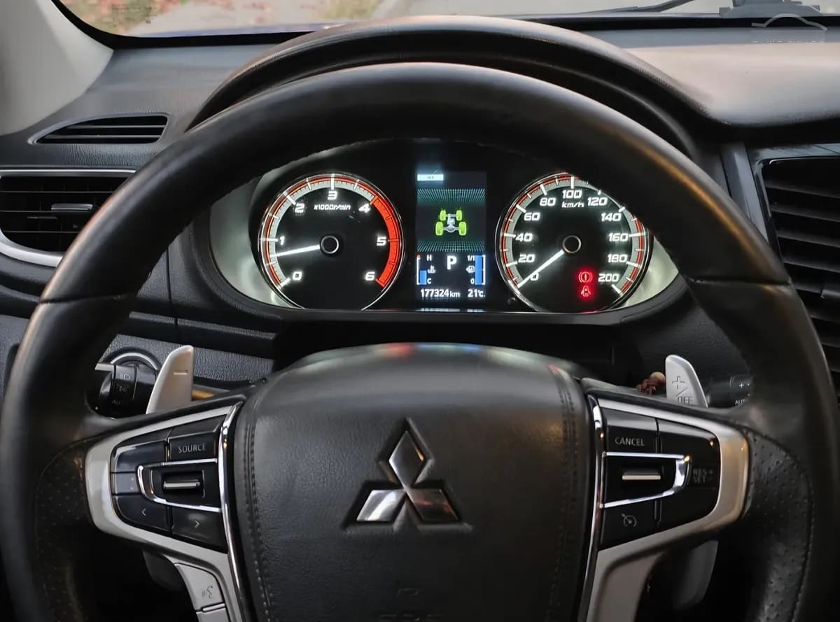 Mitsubishi L200 2.4 Dakar Crs Hp At 4x4 Diesel año 2018