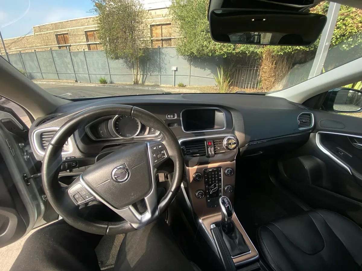 VOLVO V40 2.0 T5 Cross Country Limited At 4x4 año 2017