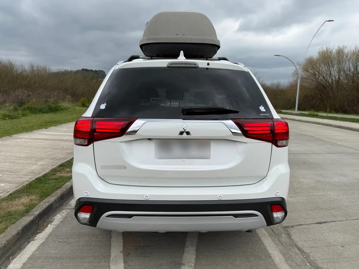 MITSUBISHI OUTLANDER 2.4 Glx + At 4x4 año 2022