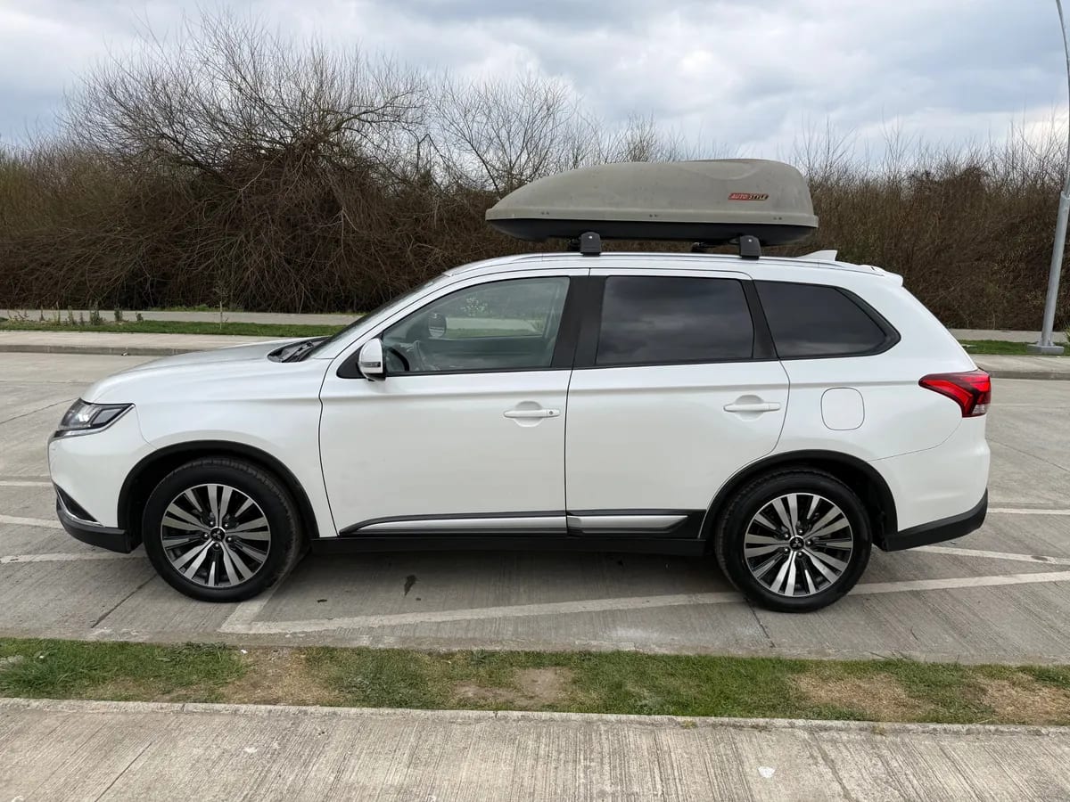 MITSUBISHI OUTLANDER 2.4 Glx + At 4x4 año 2022