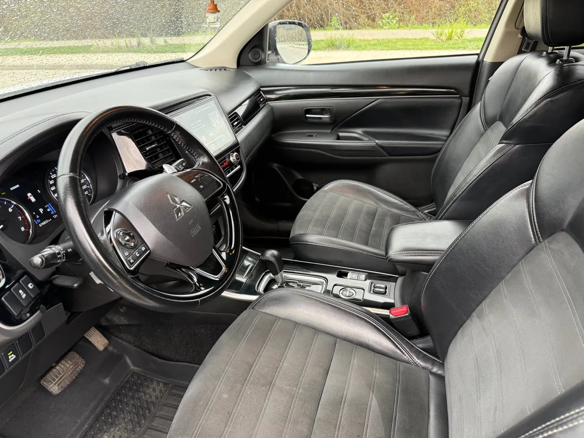 MITSUBISHI OUTLANDER 2.4 Glx + At 4x4 año 2022