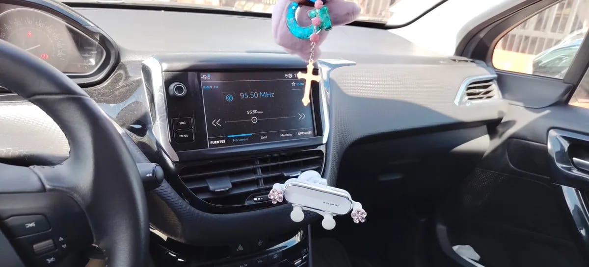PEUGEOT 208 1.2 Signature+ 1.2 Puretech 110 At año 2020
