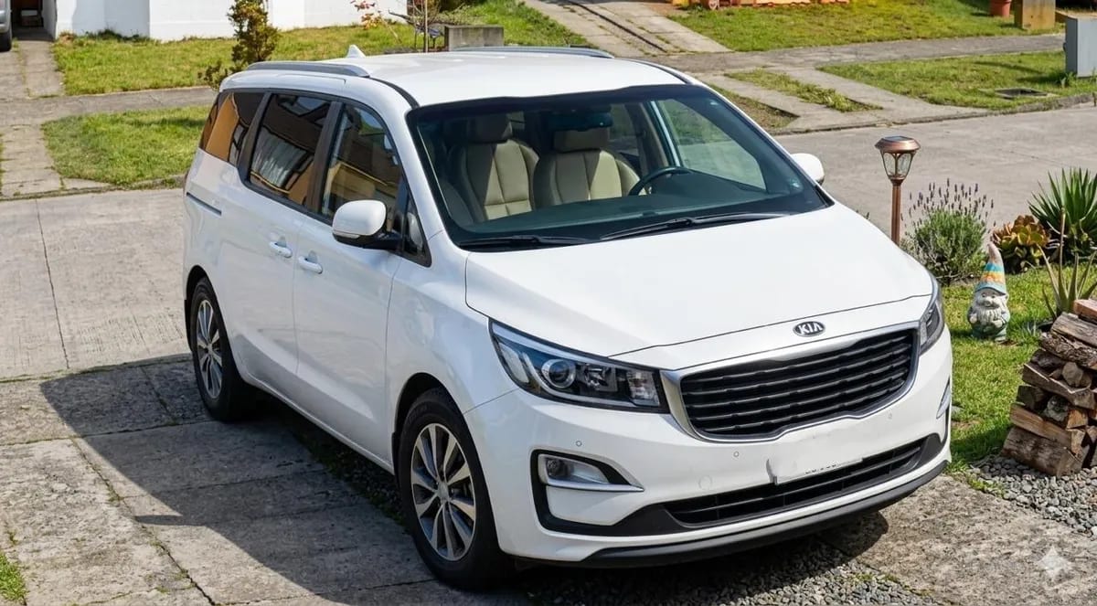 KIA MOTORS GRAND CARNIVAL Grand Carnival Ex 2.2 Dsl 8at Full año 2020