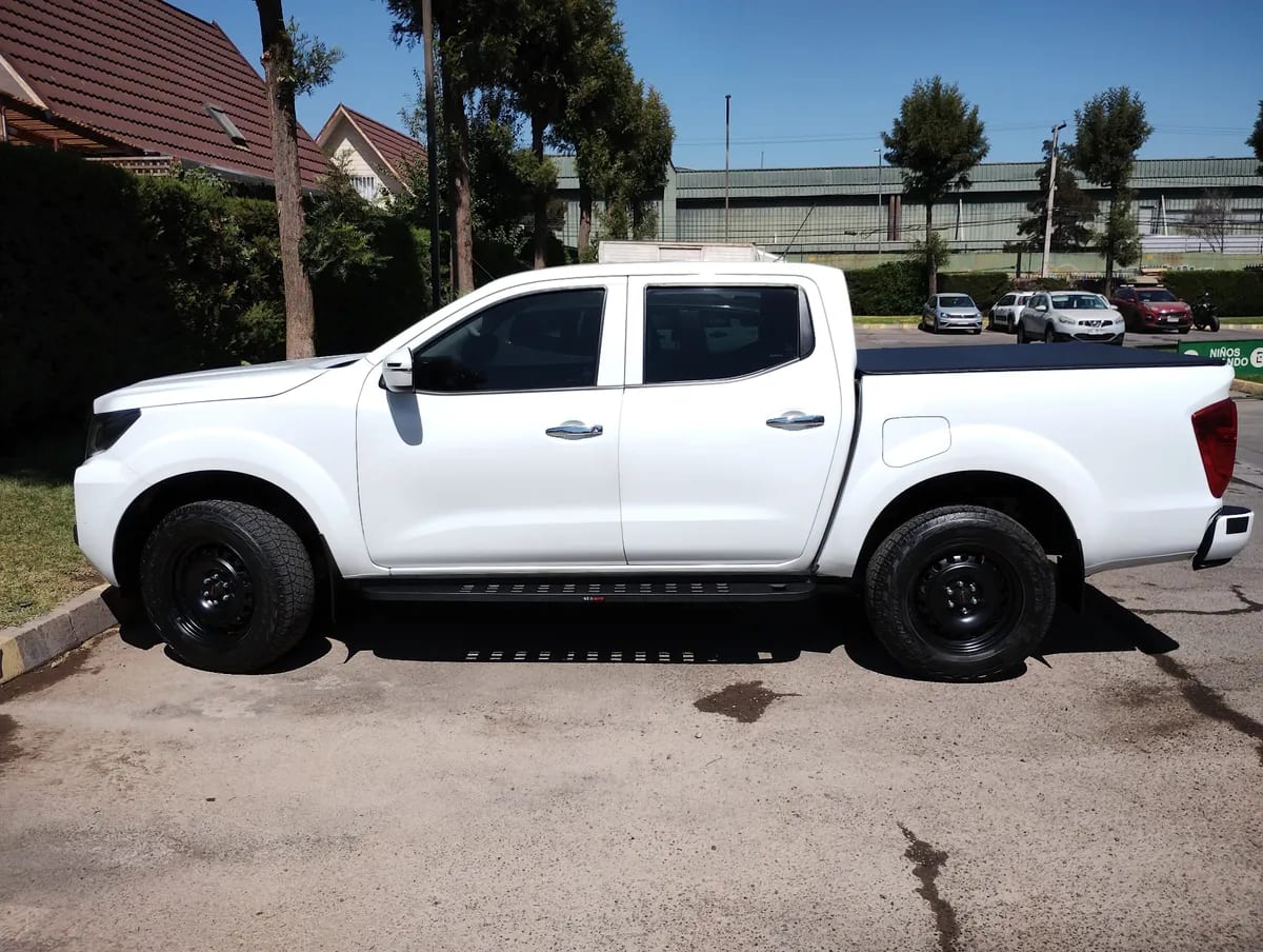 NISSAN NAVARA 2.3 Dc Xe Mt 4x2 Diesel año 2023