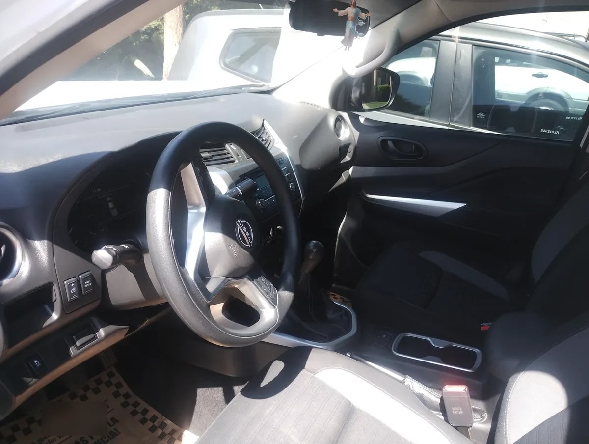 NISSAN NAVARA 2.3 Dc Xe Mt 4x2 Diesel año 2023