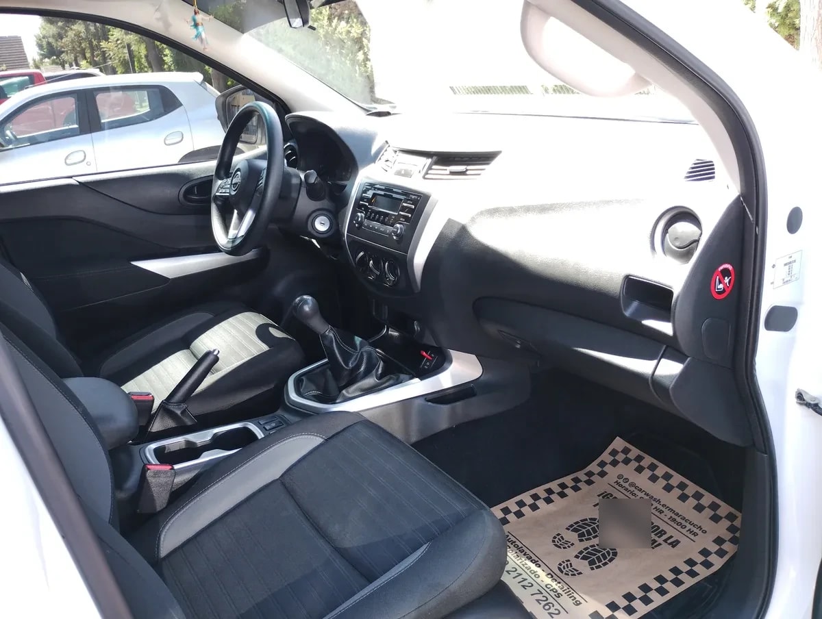 NISSAN NAVARA 2.3 Dc Xe Mt 4x2 Diesel año 2023