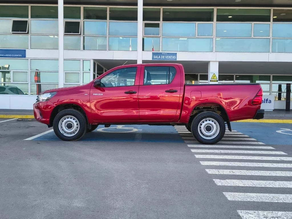 Toyota Hilux Dx Tss 4x2 Mt año 2023