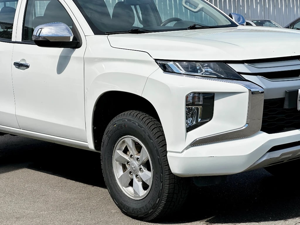 Mitsubishi L200 L200 4x2 Katana D/c 2.4 Td Mt Cr año 2023