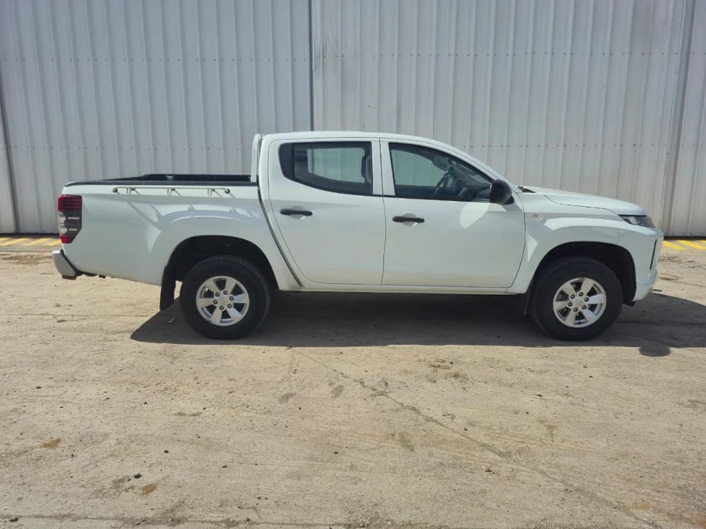 Mitsubishi L200 Katana Crm 4x4 2.4 año 2022