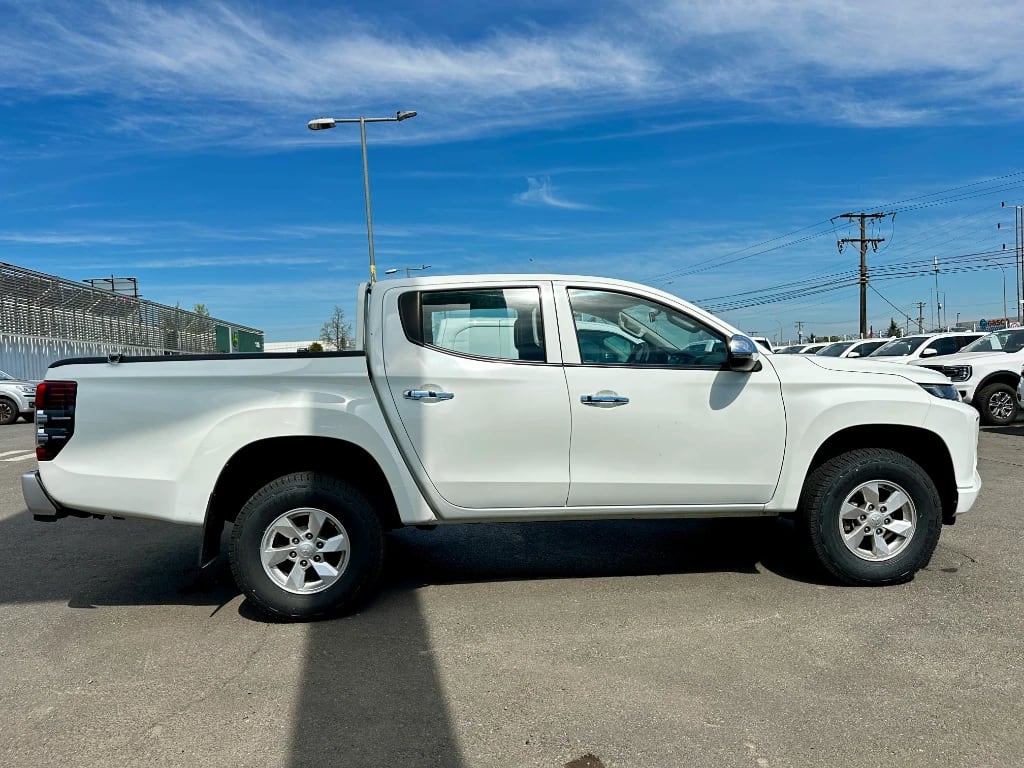 Mitsubishi L200 L200 4x2 Katana D/c 2.4 Td Mt Cr año 2023