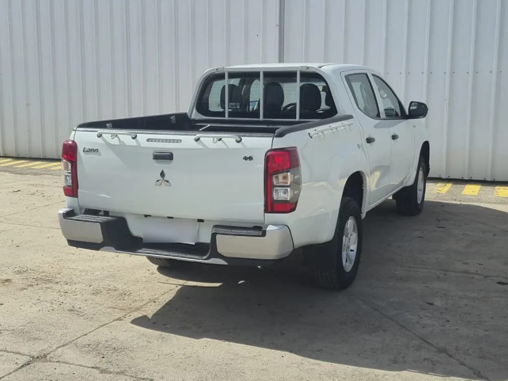 Mitsubishi L200 Katana Crm 4x4 2.4 año 2022