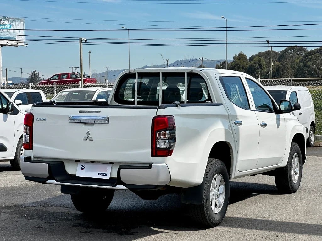 Mitsubishi L200 L200 4x2 Katana D/c 2.4 Td Mt Cr año 2023