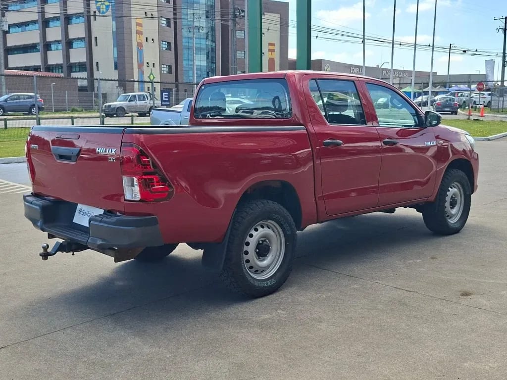 Toyota Hilux Dc 4x4 2.4 D Dx Mt año 2022