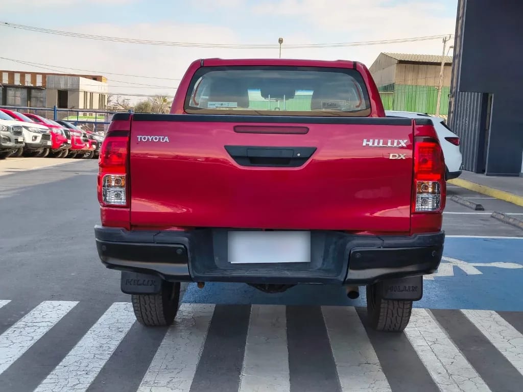 Toyota Hilux Dx Tss 4x2 Mt año 2023