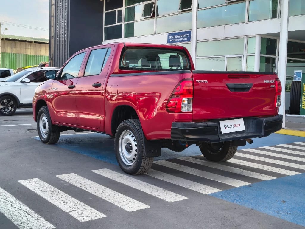 Toyota Hilux Dx Tss 4x2 Mt año 2023