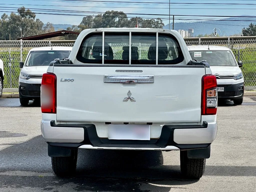 Mitsubishi L200 L200 4x2 Katana D/c 2.4 Td Mt Cr año 2023