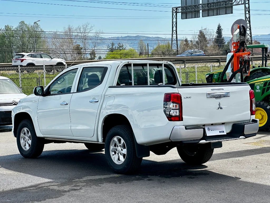 Mitsubishi L200 L200 4x2 Katana D/c 2.4 Td Mt Cr año 2023