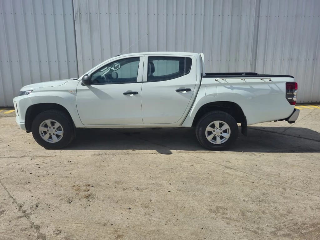 Mitsubishi L200 Katana Crm 4x4 2.4 año 2022