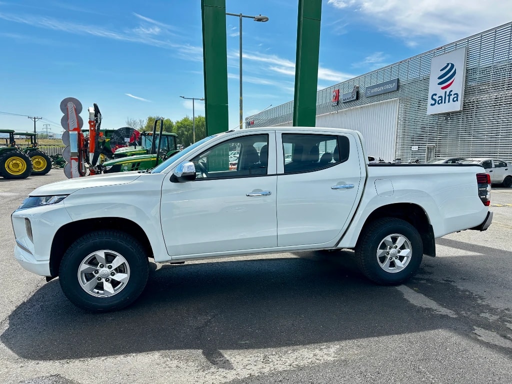 Mitsubishi L200 L200 4x2 Katana D/c 2.4 Td Mt Cr año 2023