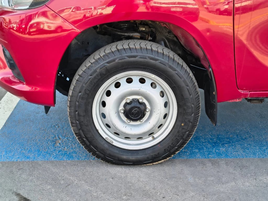 Toyota Hilux Dx Tss 4x2 Mt año 2023