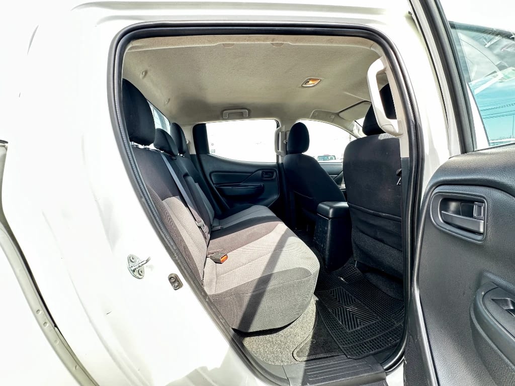 Mitsubishi L200 L200 4x2 Katana D/c 2.4 Td Mt Cr año 2023
