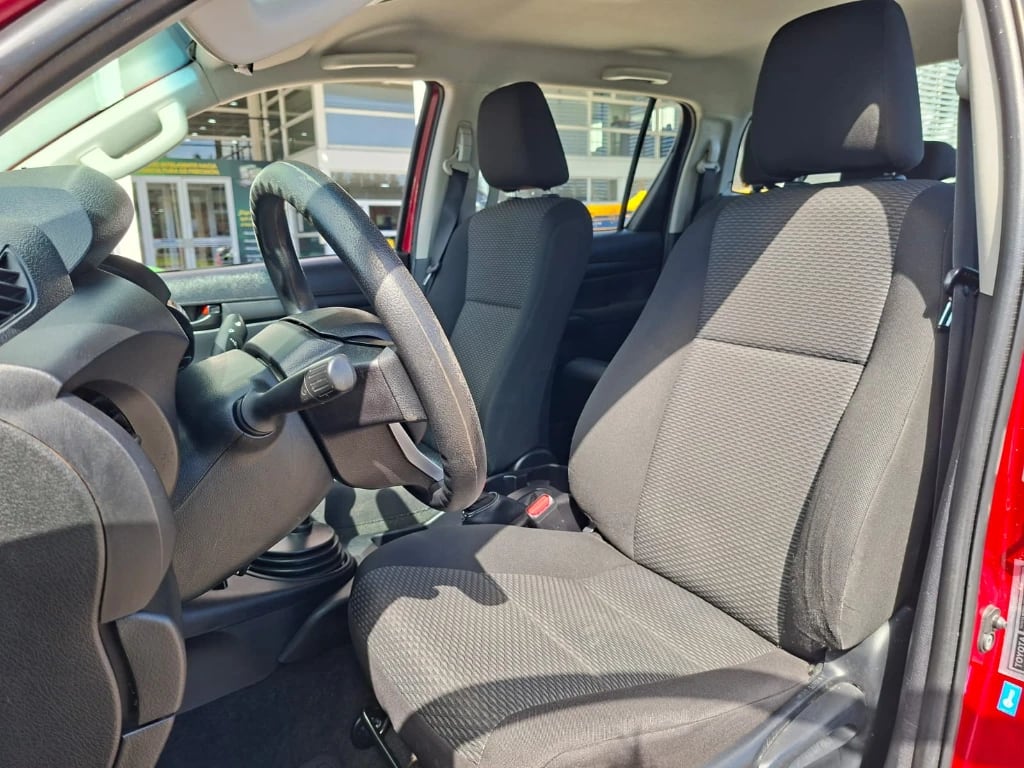 Toyota Hilux Dc 4x4 2.4 D Dx Mt año 2022