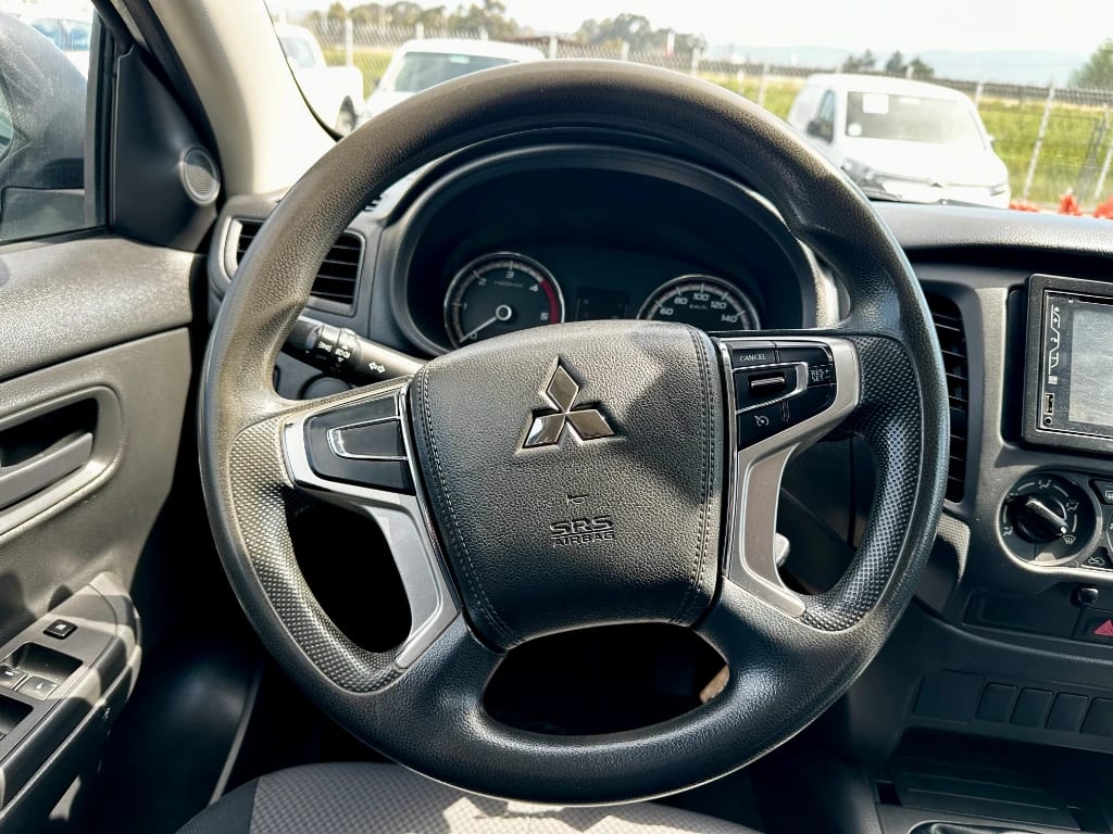 Mitsubishi L200 L200 4x2 Katana D/c 2.4 Td Mt Cr año 2023