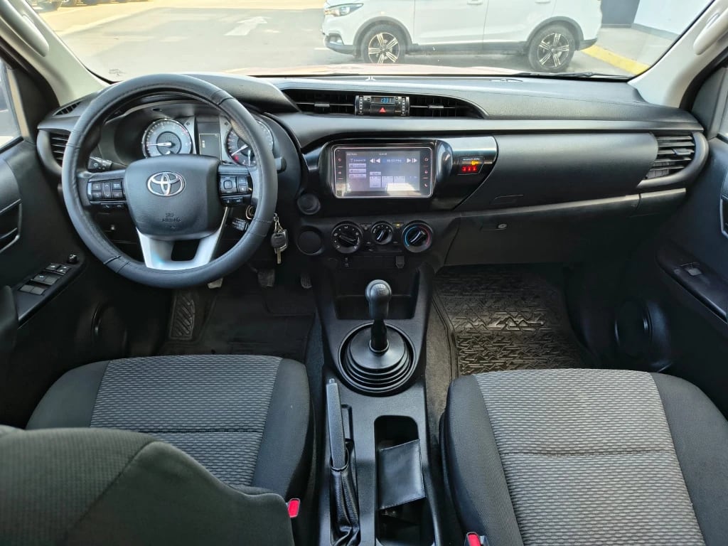 Toyota Hilux Dx Tss 4x2 Mt año 2023