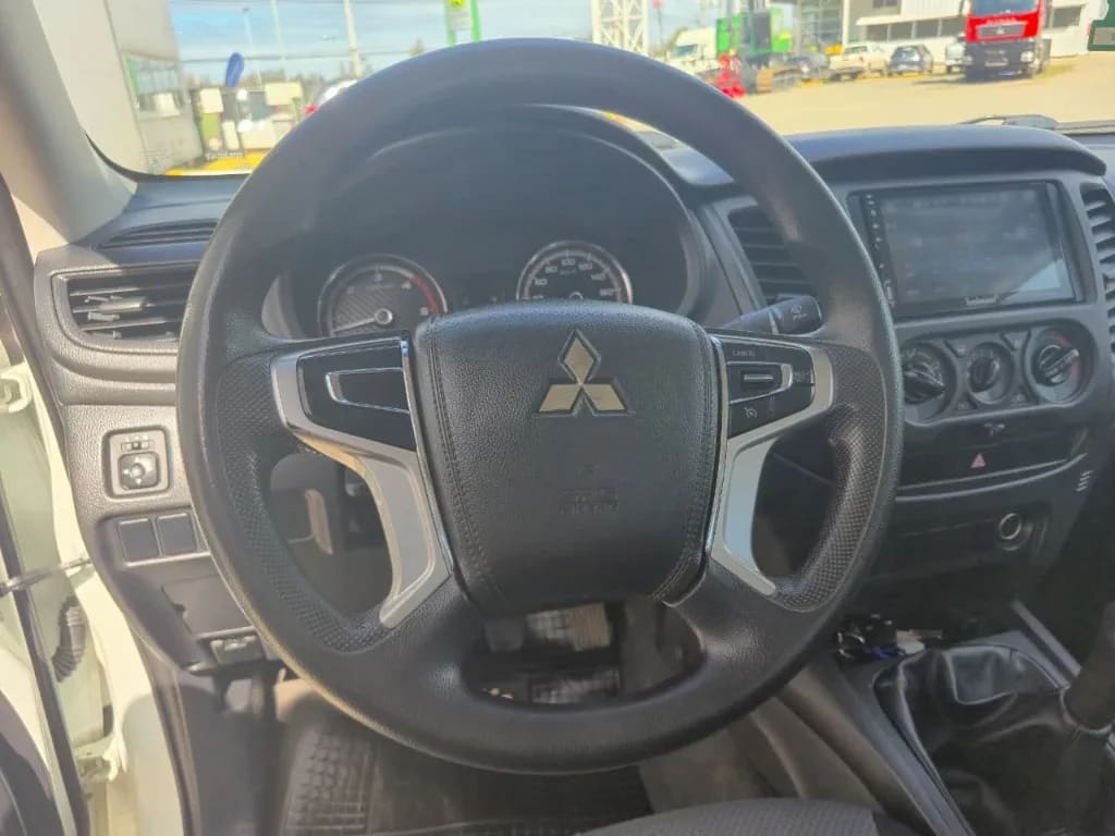 Mitsubishi L200 Katana Crm 4x4 2.4 año 2022
