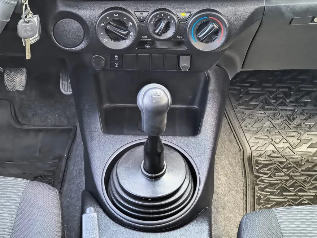 Toyota Hilux Dx Tss 4x2 Mt año 2023