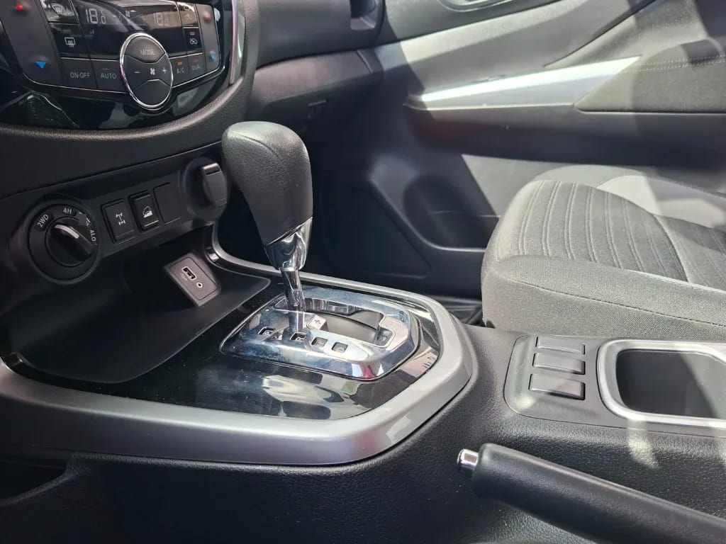 Nissan Navara Dc 4x4 2.3tdi Xe At año 2023