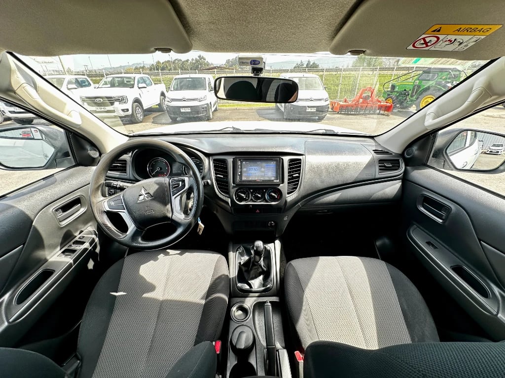 Mitsubishi L200 L200 4x2 Katana D/c 2.4 Td Mt Cr año 2023
