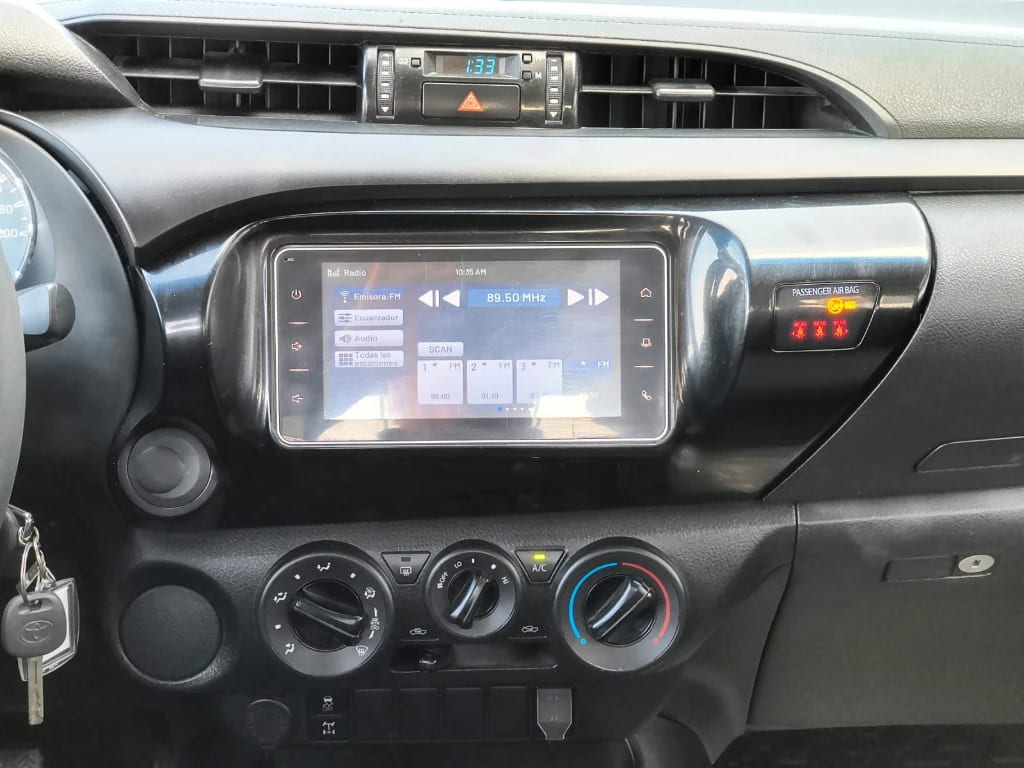 Toyota Hilux Dx Tss 4x2 Mt año 2023