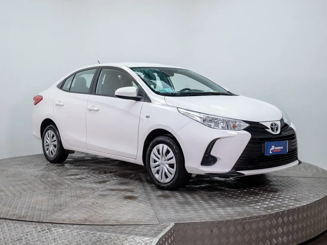 Toyota Yaris 1.5 Sedan Gli E Mt año 2022