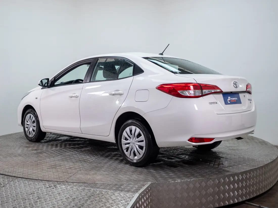 Toyota Yaris 1.5 Sedan Gli E Mt año 2022