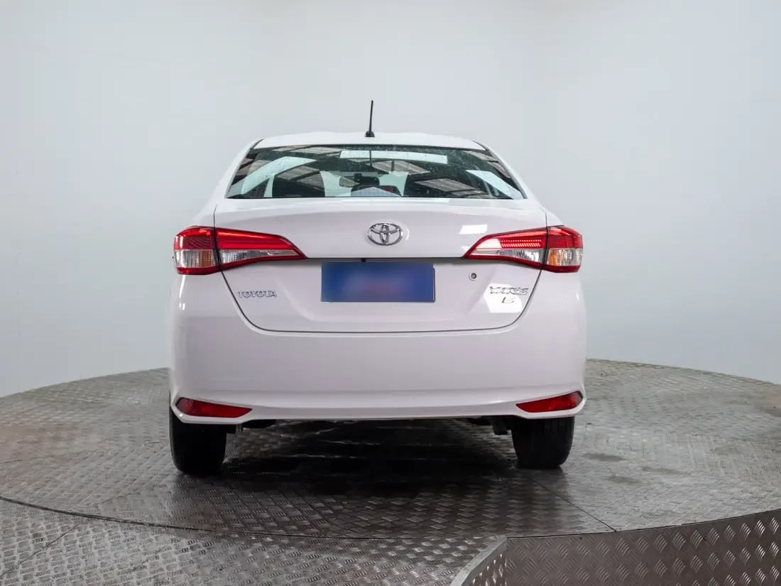 Toyota Yaris 1.5 Sedan Gli E Mt año 2022