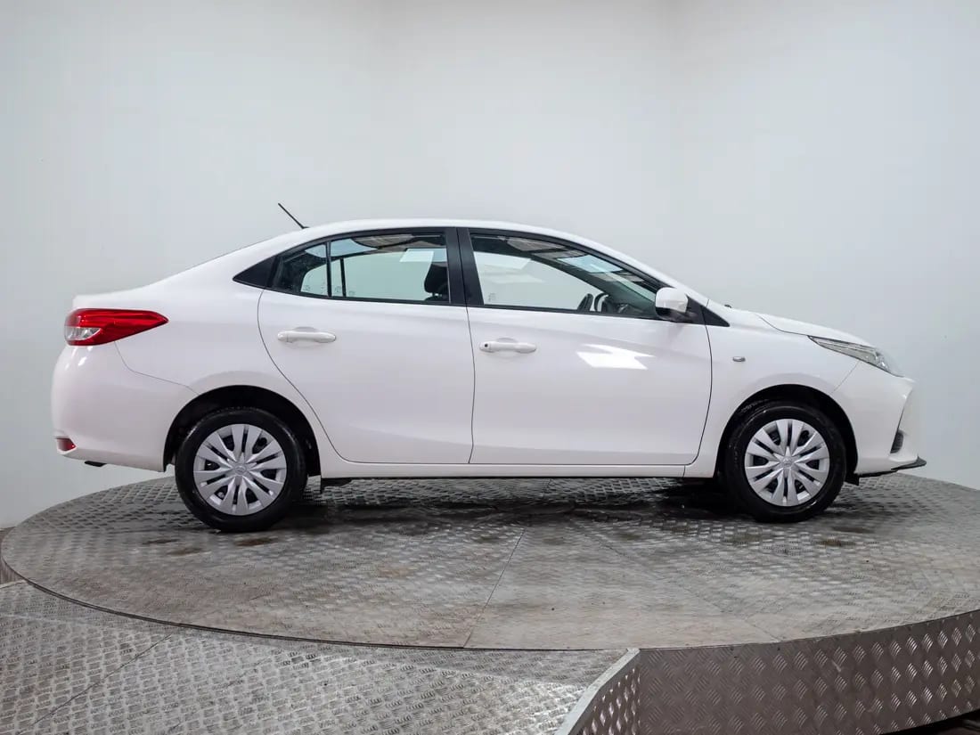 Toyota Yaris 1.5 Sedan Gli E Mt año 2022