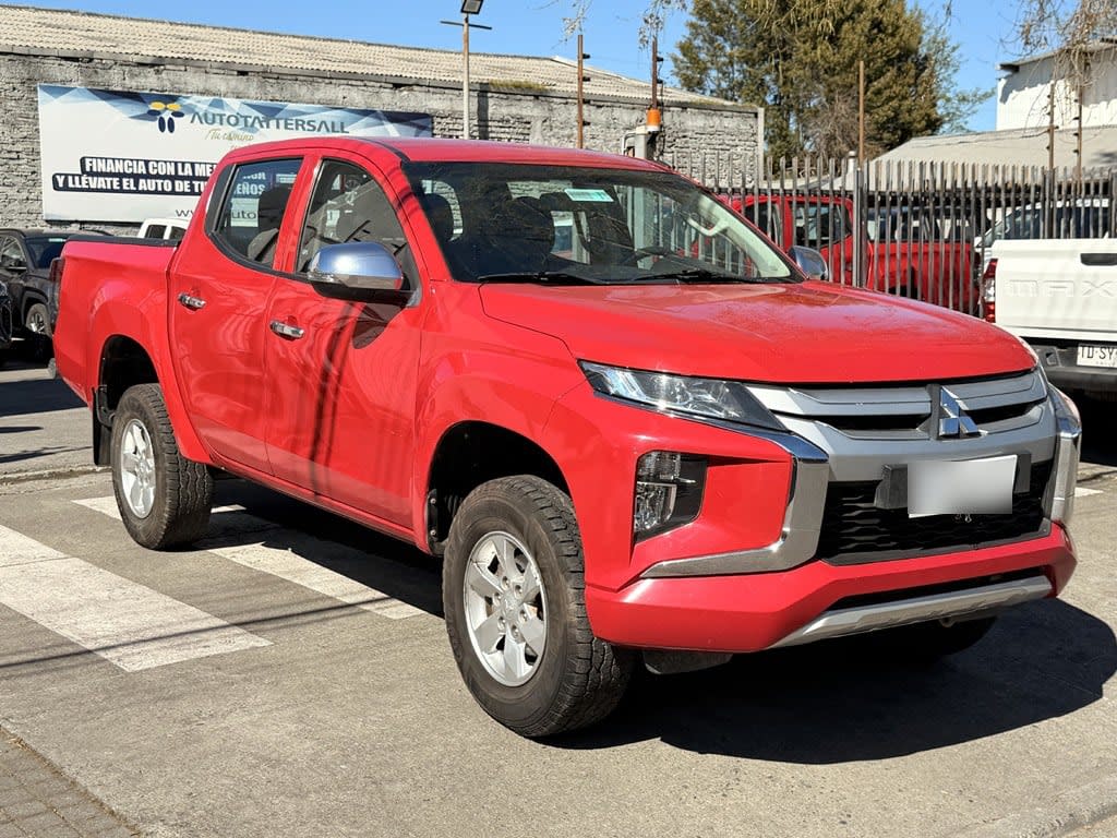 Mitsubishi L200 Katana Cr 2.4 4x2 año 2022