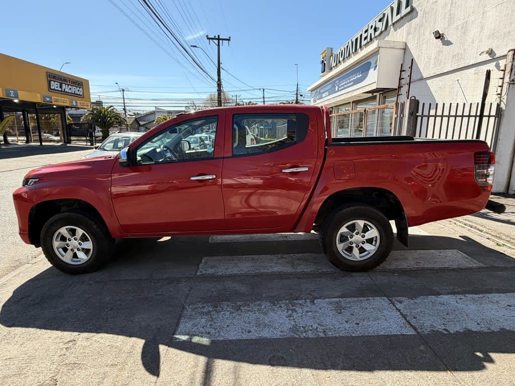 Mitsubishi L200 Katana Cr 2.4 4x2 año 2022