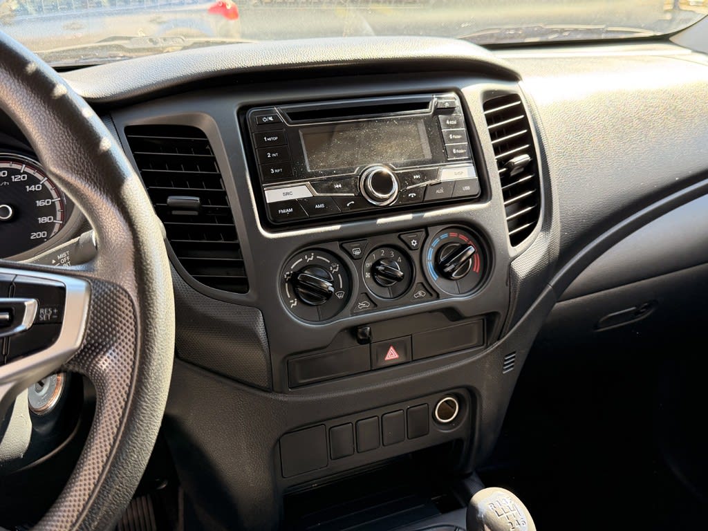 Mitsubishi L200 Katana Cr 2.4 4x2 año 2022