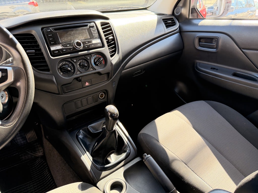 Mitsubishi L200 Katana Cr 2.4 4x2 año 2022