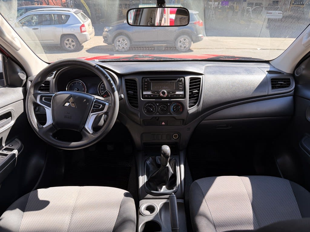 Mitsubishi L200 Katana Cr 2.4 4x2 año 2022