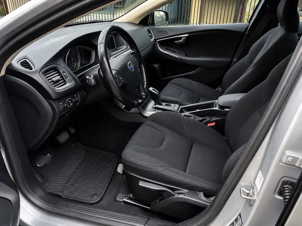 VOLVO V40 2.0 T4 Limited At año 2016