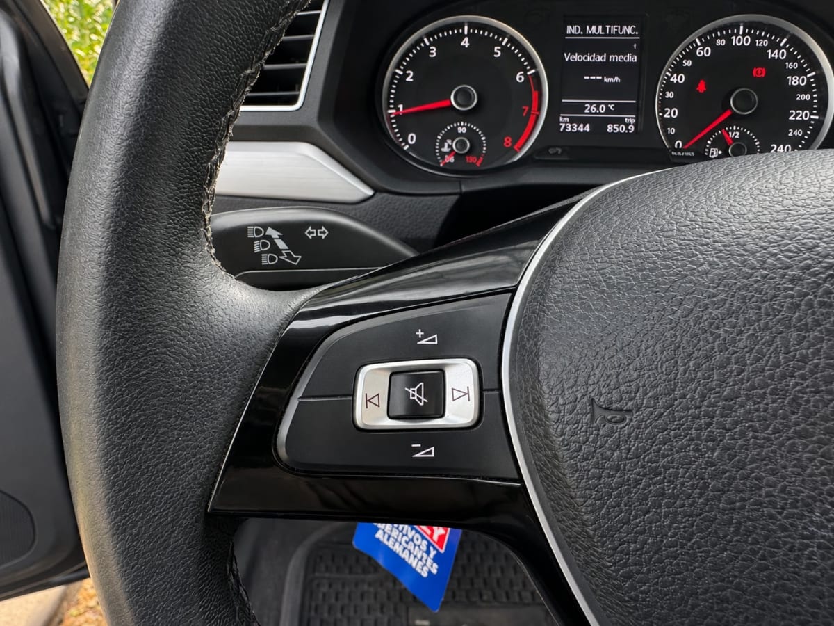Volkswagen Gol Highline 1.6 año 2022