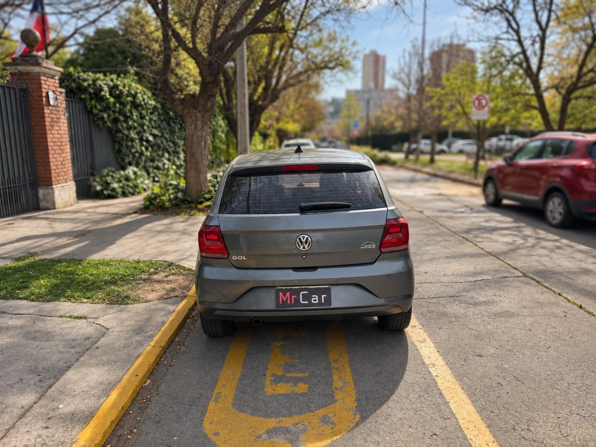 Volkswagen Gol Highline 1.6 año 2022