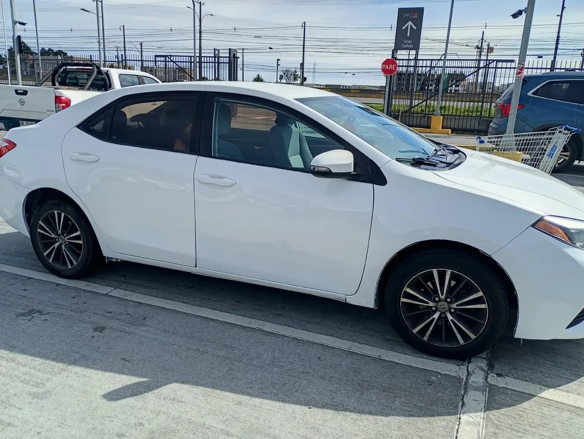TOYOTA COROLLA 1.8 Sdn Le Cvt At año 2017