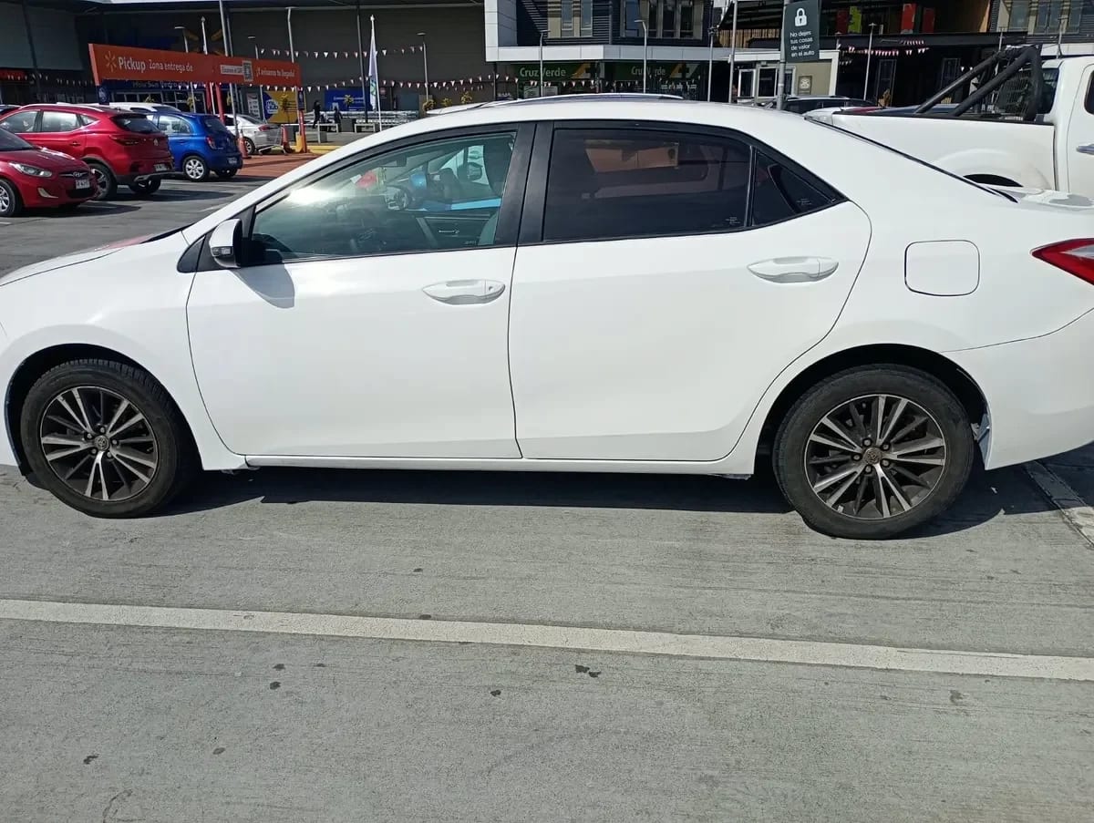 TOYOTA COROLLA 1.8 Sdn Le Cvt At año 2017