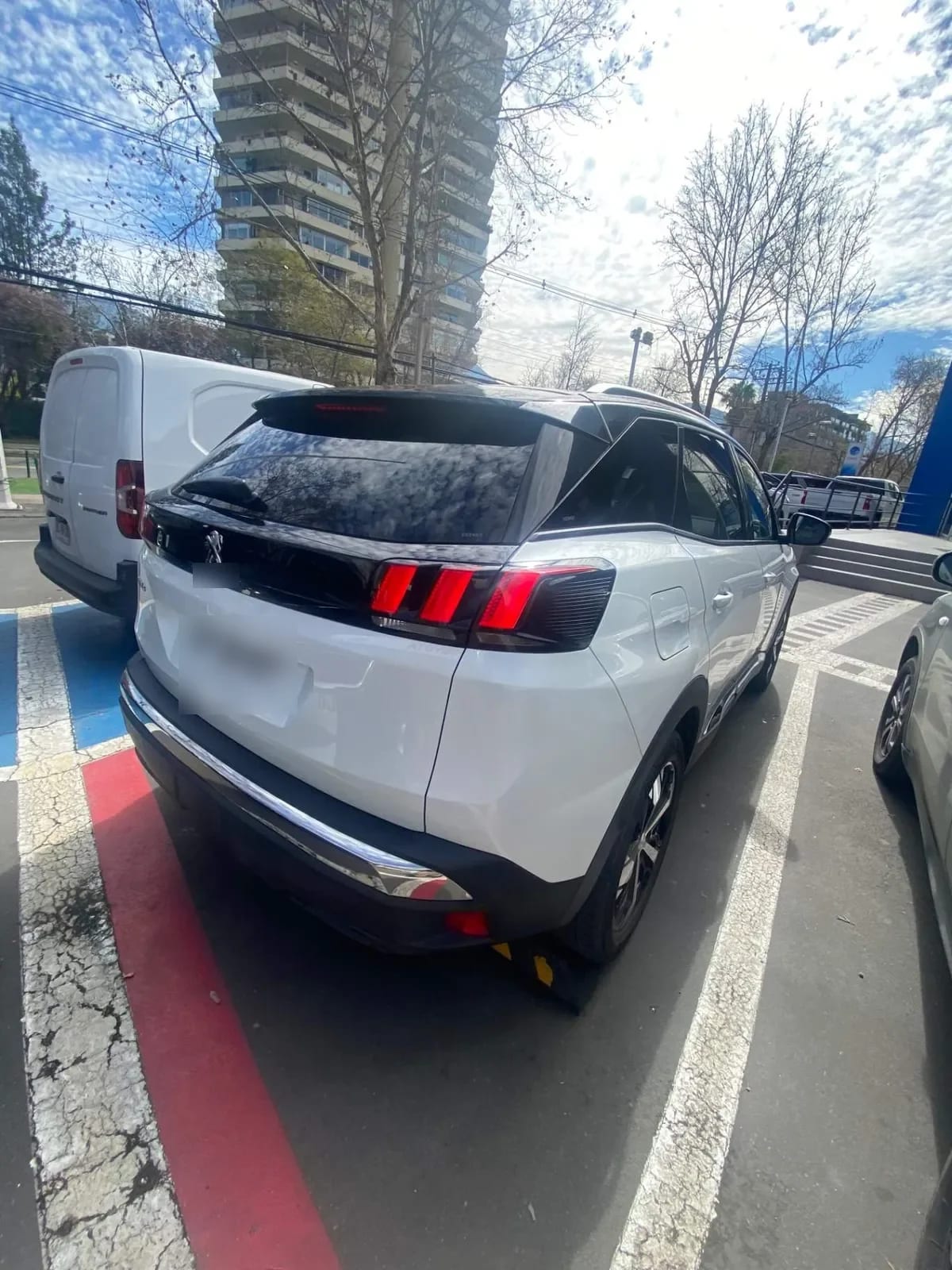 Peugeot 3008 1.5 Allure Pack Bluehdi 130 4x2 Eat8 5p año 2023