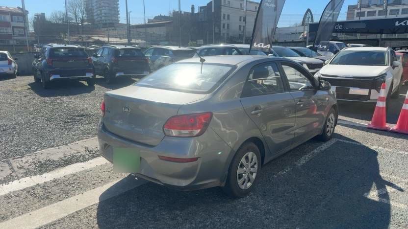 Kia Soluto 1.4 Lx 4x2 Ac Mt 4p año 2021