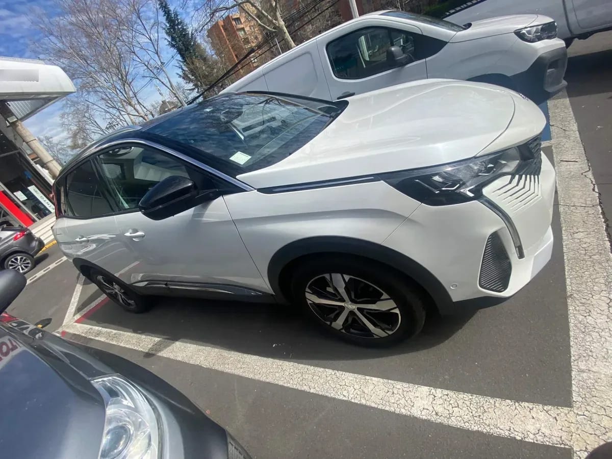Peugeot 3008 1.5 Allure Pack Bluehdi 130 4x2 Eat8 5p año 2023